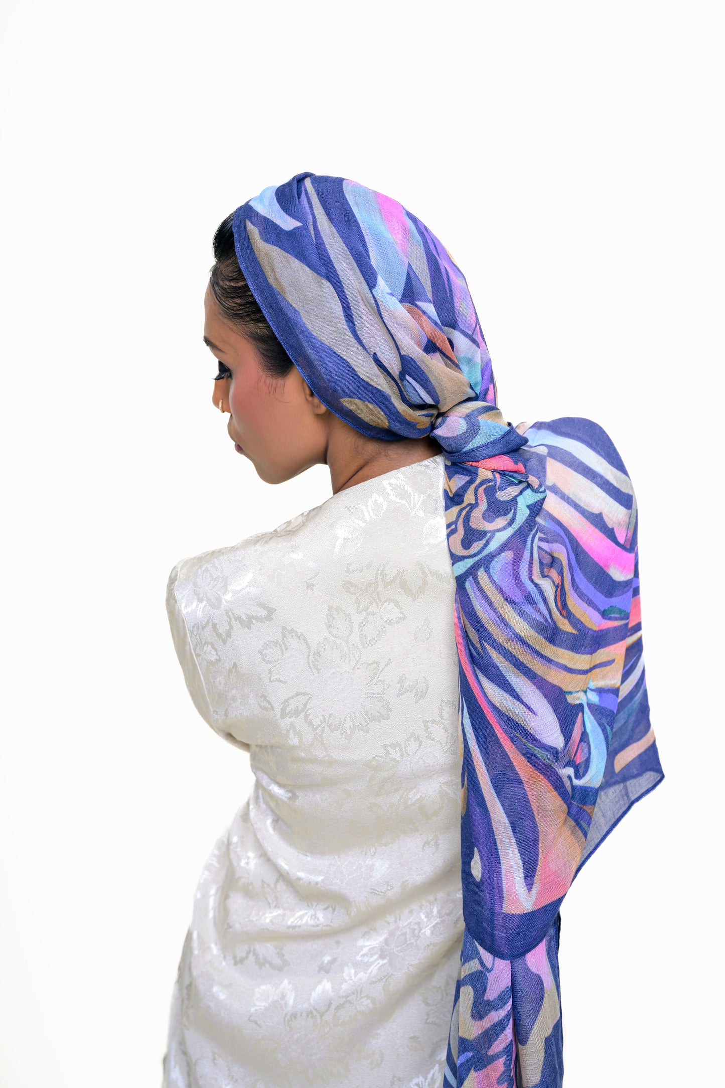 Ascending scarf